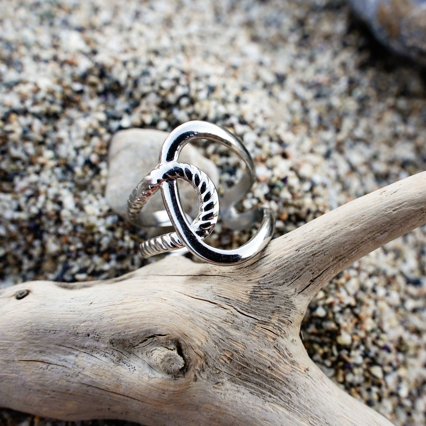 Rings Twist of Elegance Ring