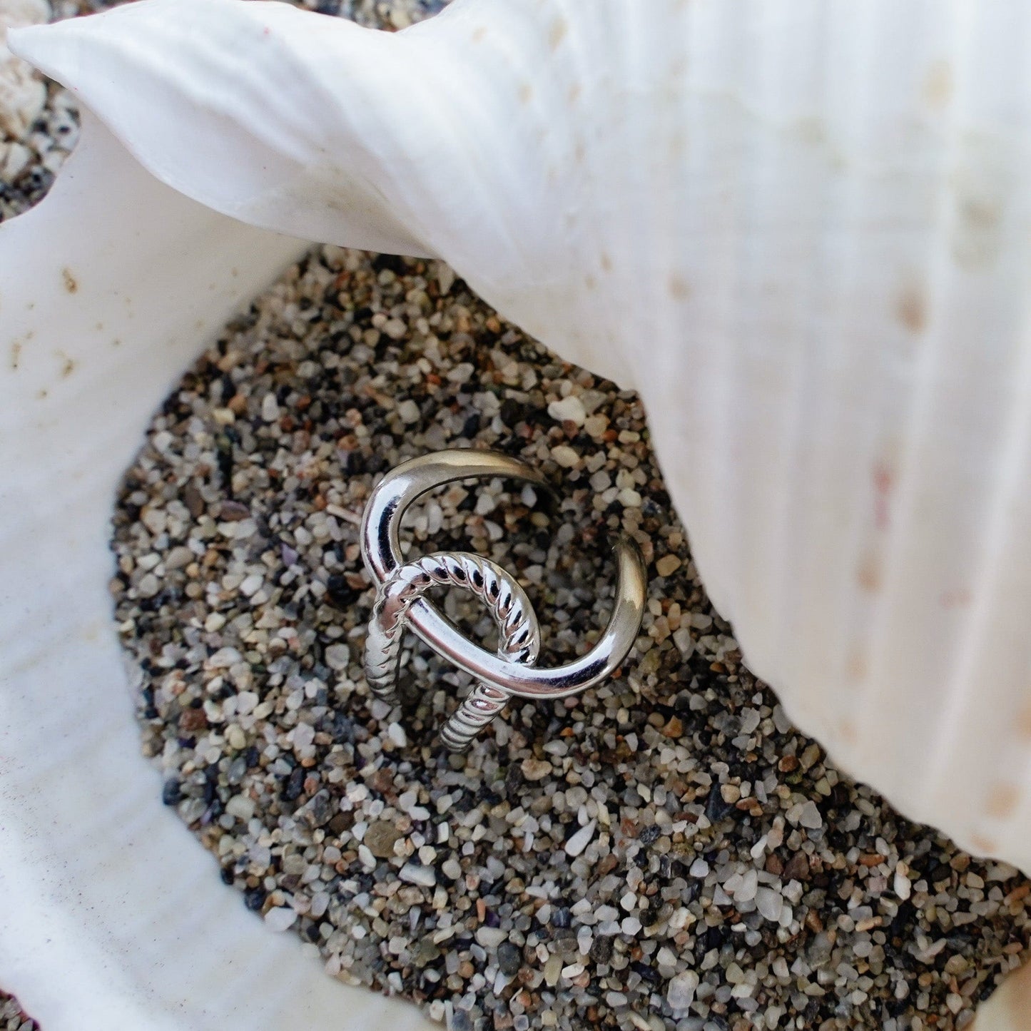 Rings Twist of Elegance Ring